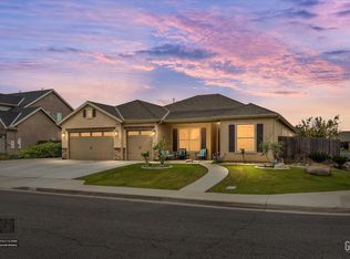 9321 Riviera Del Sol Dr, Bakersfield, CA 93314