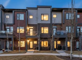 247 S Greenbriar Cmn NW, Calgary, AB T3B 6J3