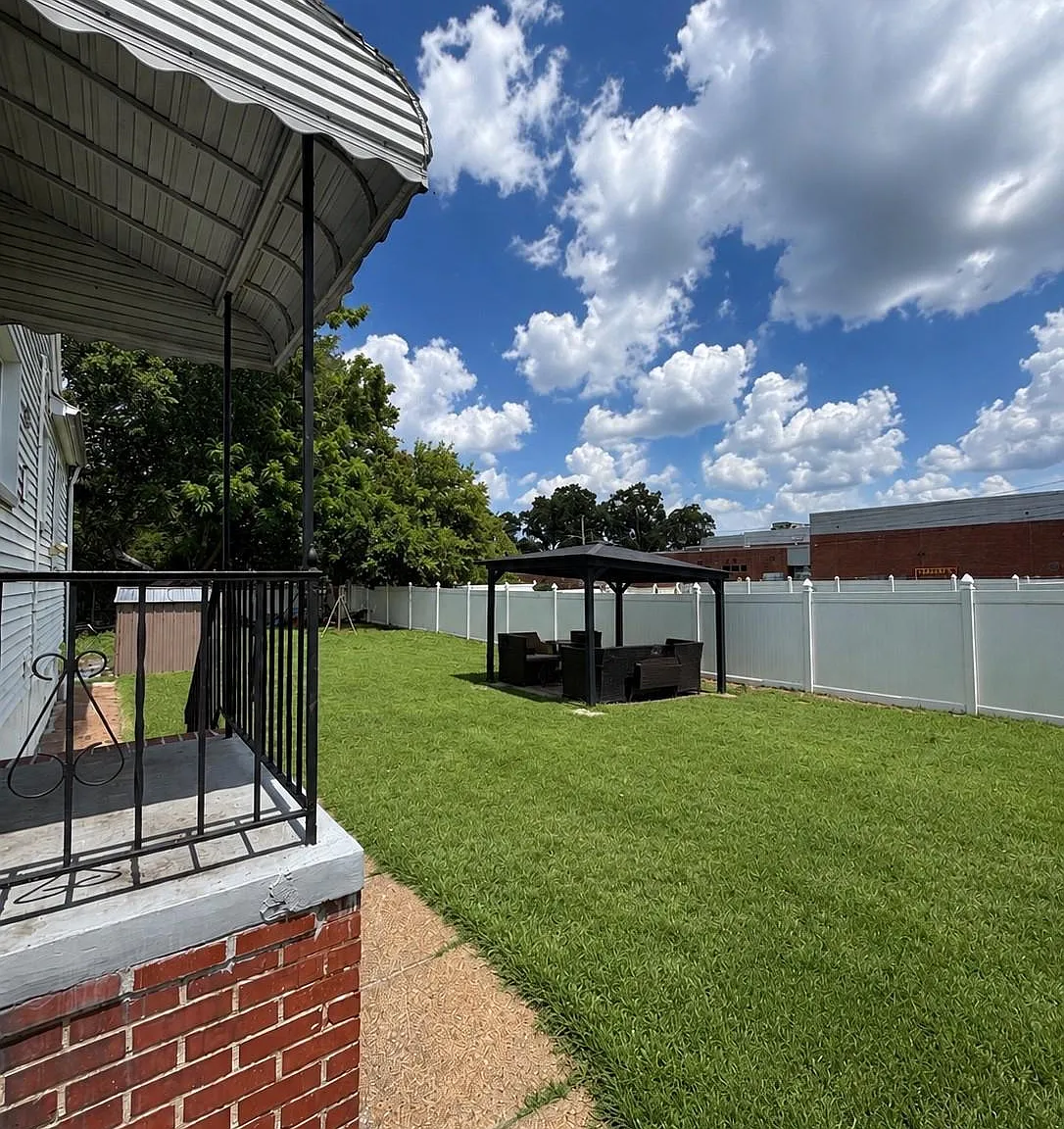 5 bed, 2610 sqft, $2,950 — Photo 2