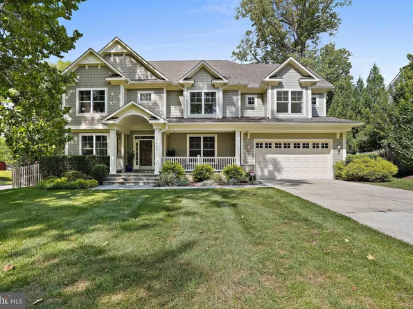 6941 Winterberry Ln, Bethesda, MD 20817