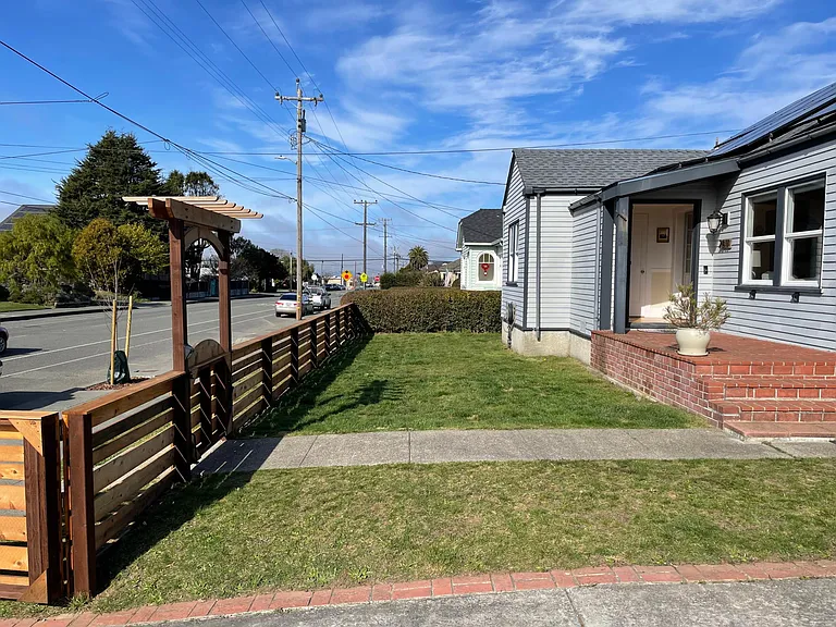 2511 J St — Photo 37