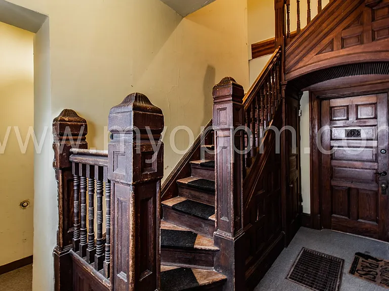 1146 S 32nd St — Photo 4