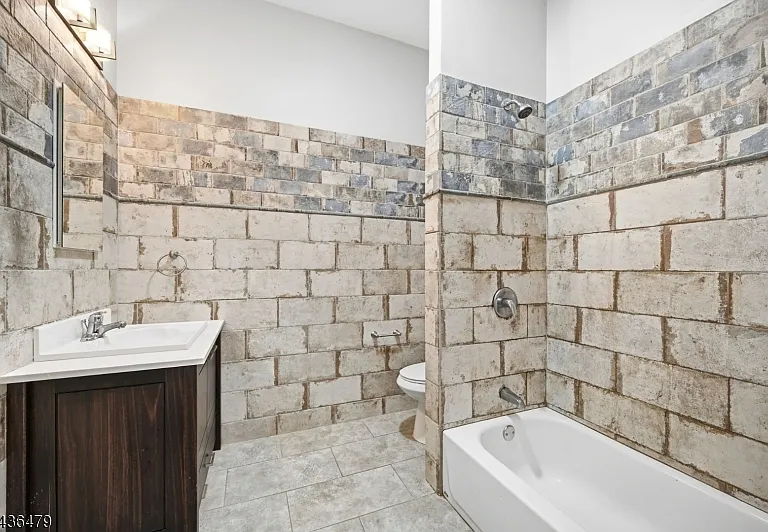 180 Spring St #304 — Photo 16