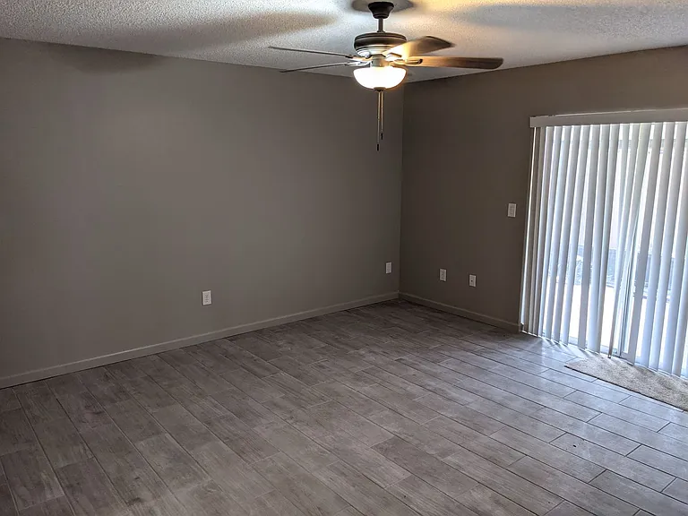 152 E Towne Pl — Photo 8
