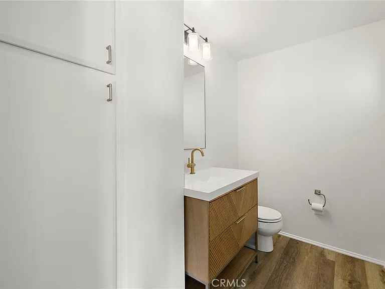 665 Temple Hills Dr — Photo 21
