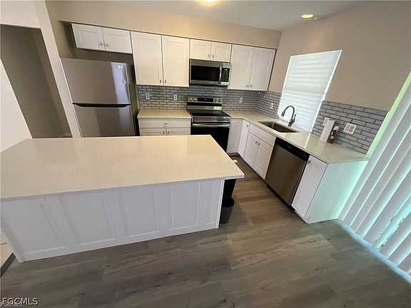 3rd image of 610 SE 13th Ct APT A
