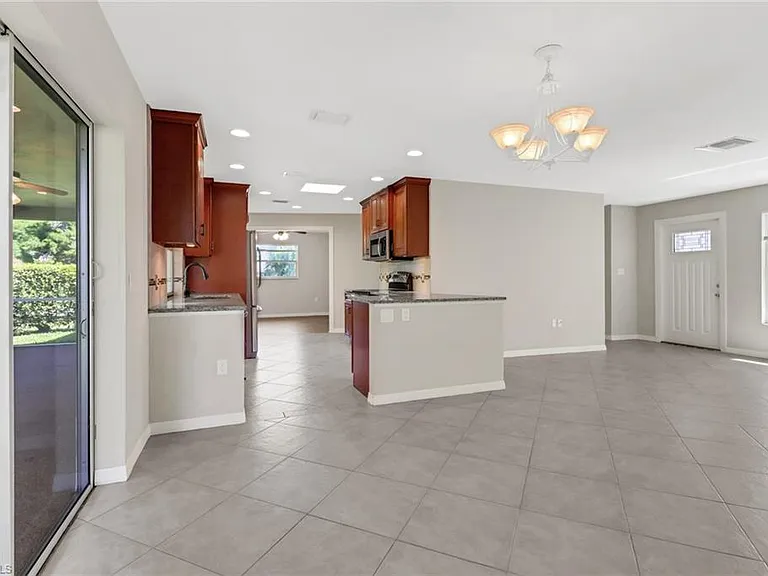 4472 Beechwood Lake Dr — Photo 8