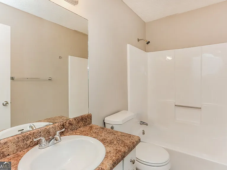 1535 Springwood Dr SE #B — Photo 15