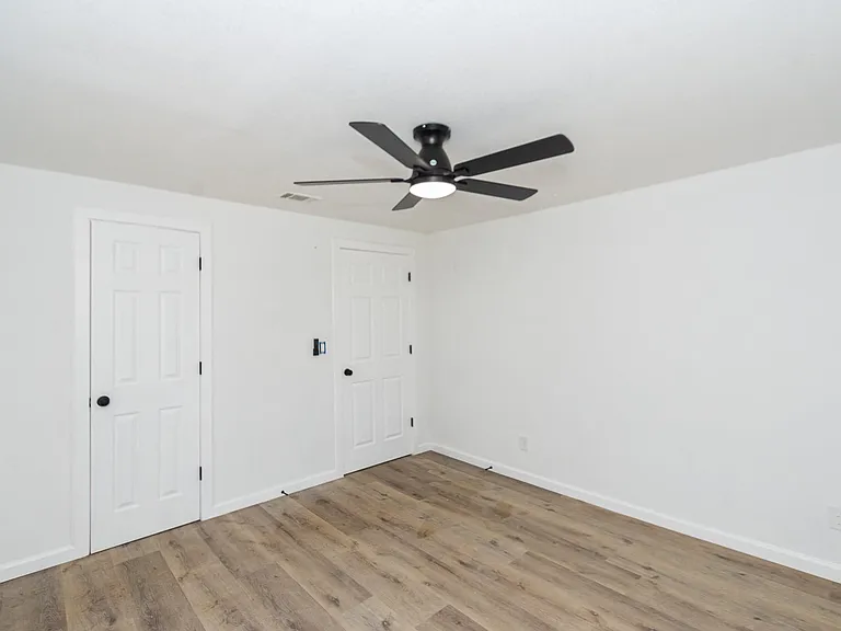 211 W South St — Photo 9