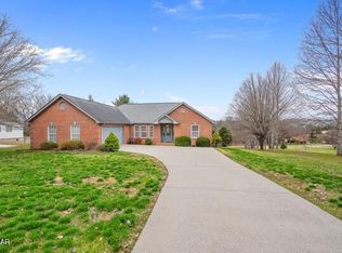 2411 Robin Ridge Dr, Maryville, TN 37801