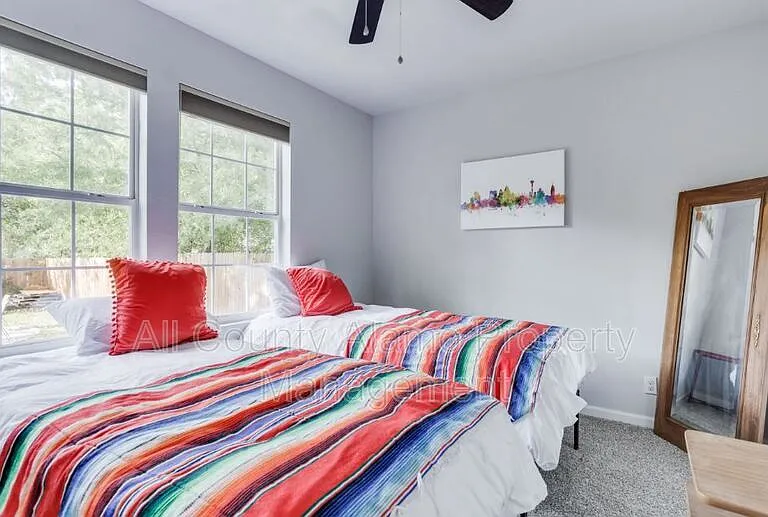 1031 W Gramercy Pl — Photo 9