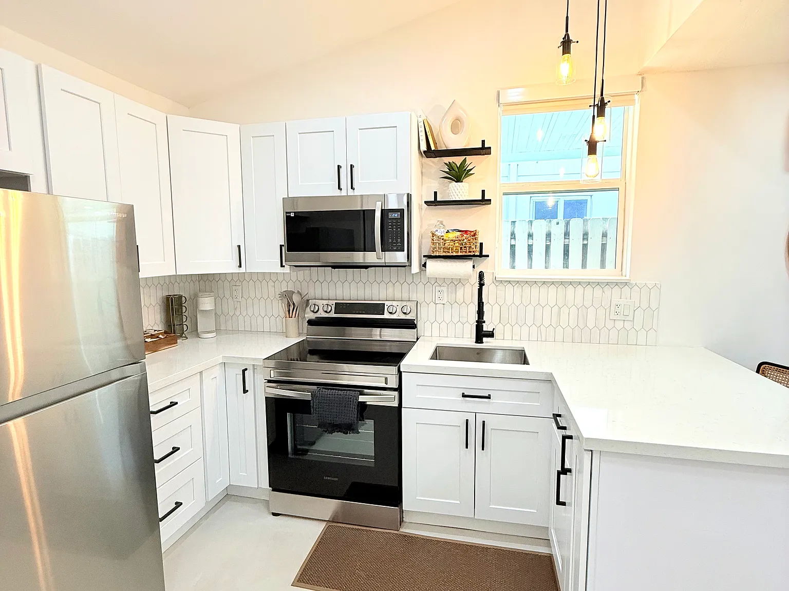 9221 SW 24th Ter — Photo 3