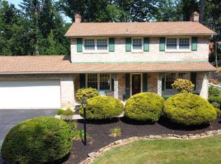 2725 Eastwood Dr, York, PA 17402