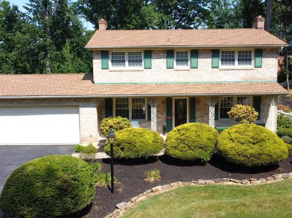 2725 Eastwood Dr, York, PA 17402