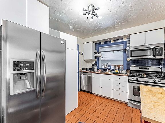 5th image of 3917 Clinton Ave