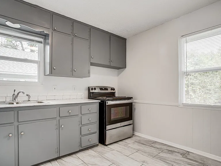 3604 E 61st St — Photo 32