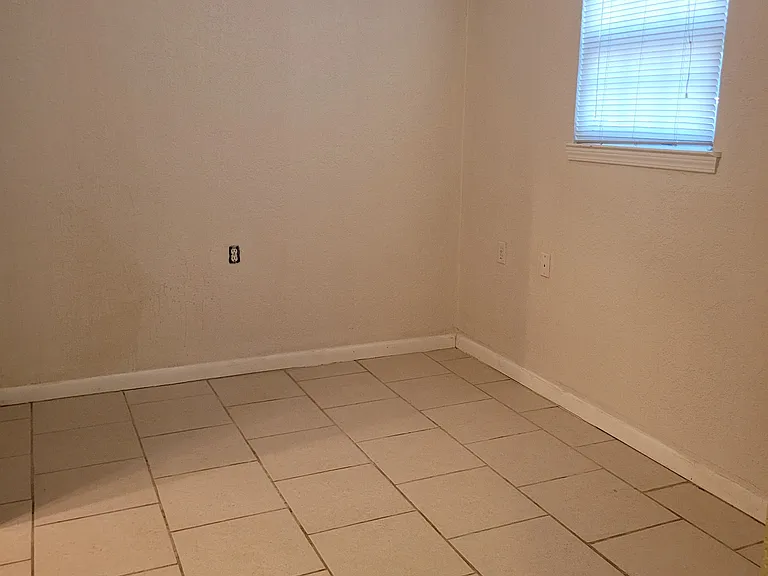 533 Ditmar St #B — Photo 3