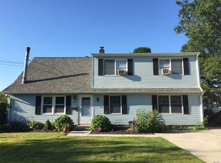 50 Hickory Ln, Levittown, NY 11756