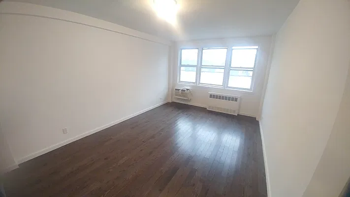 Rented by Downtown Mgt & Realty LLC | media 6