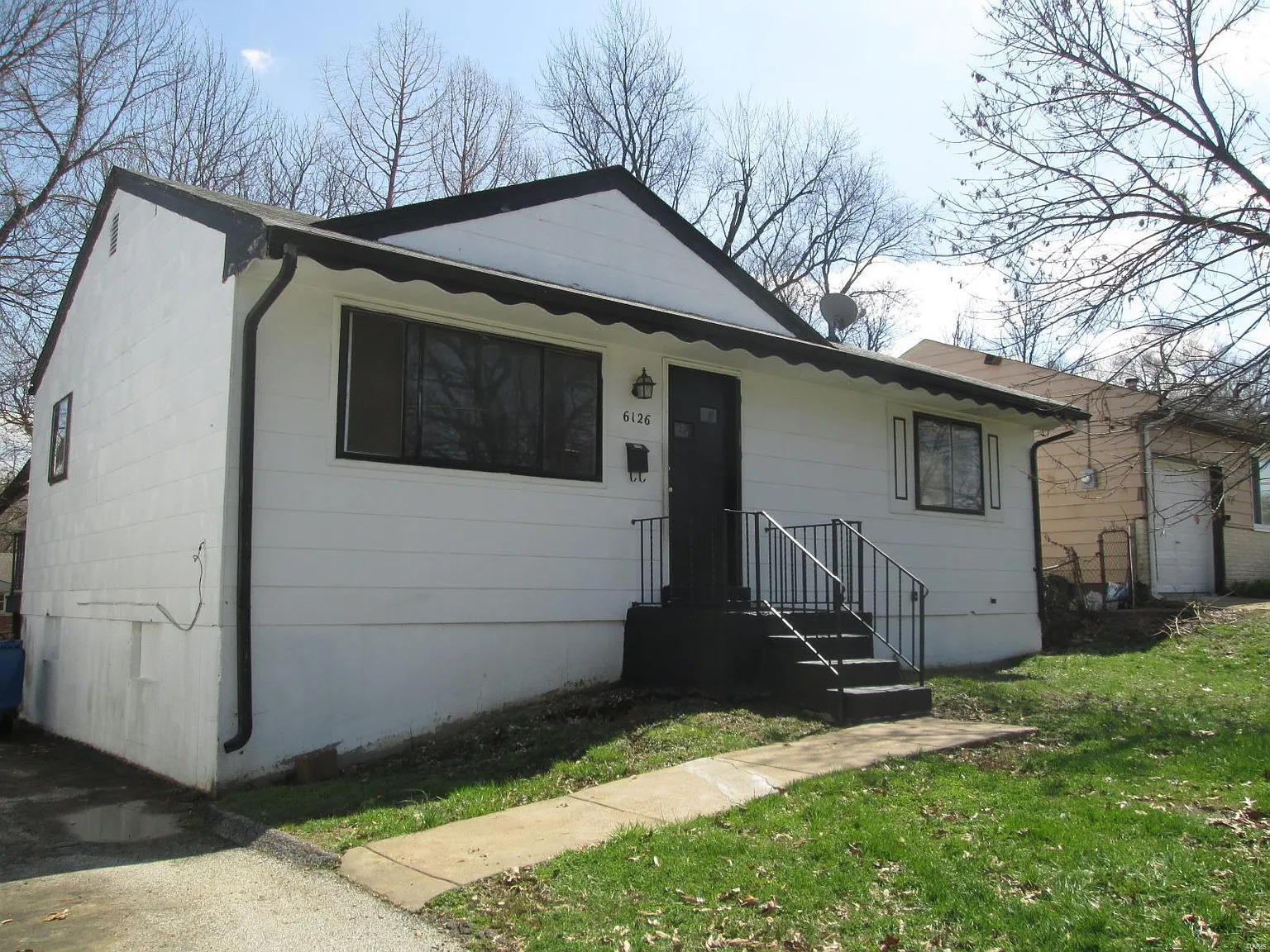 6126 Evergreen Blvd photo 1