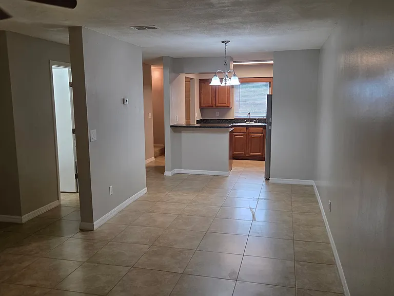 2434 N John Young Pkwy #6 — Photo 2