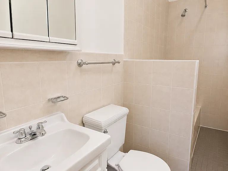 1268 Amsterdam Ave #5B — Photo 4
