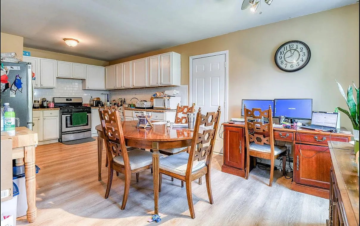 3 bed, 1100 sqft, $2,750 — Photo 3