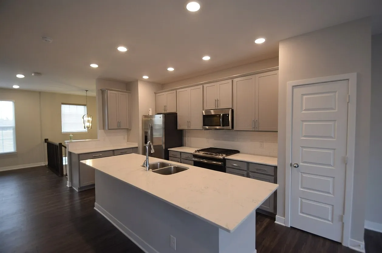 3 bed, 1710 sqft, $2,495 — Photo 4