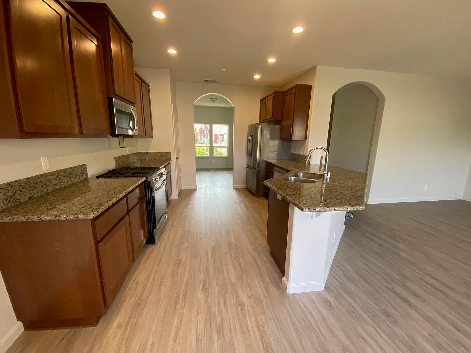 4 bed, 1798 sqft, $2,850 — Photo 3