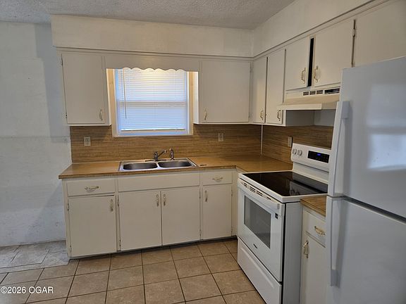 4th image of 803 Dutch St