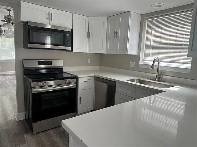 3 bed, 2.5 bath, 1800 sqft, $2,400 — Photo 4