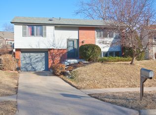 1912 Manor Ct, Lincoln, NE 68506