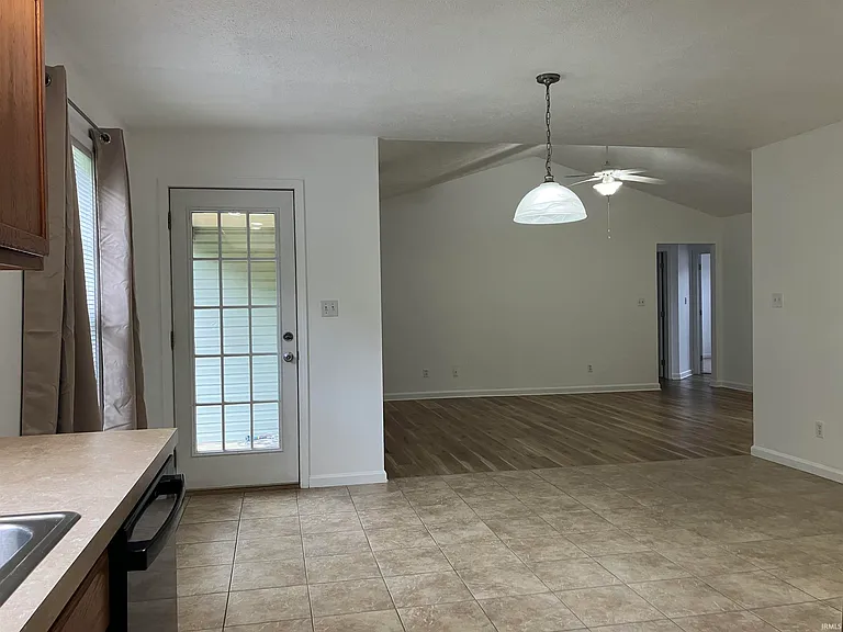7872 Sandalwood Dr — Photo 12