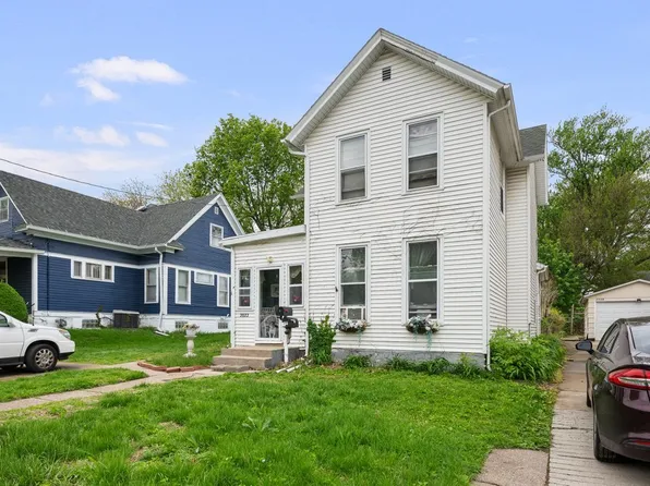 2022 Iowa St, Davenport, IA 52803