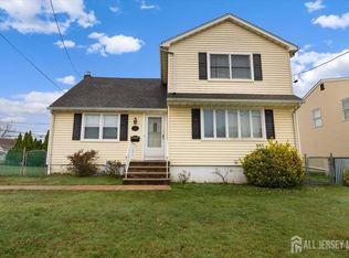 1 Zoar St, Fords, NJ 08863