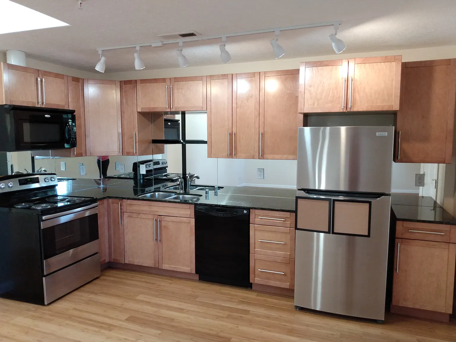 2 bed, 780 sqft, $1,345 — Photo 3