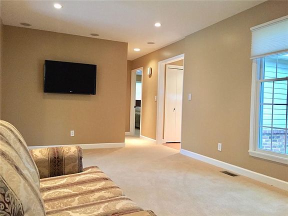 5th image of 724 Clifton Dr