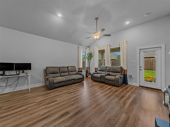 3rd image of 377 Edmund Ln