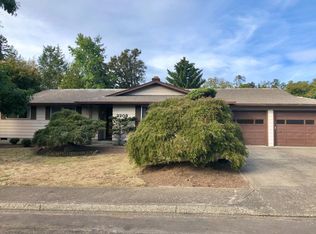 2203 Hawthorne Loop, Newberg, OR 97132
