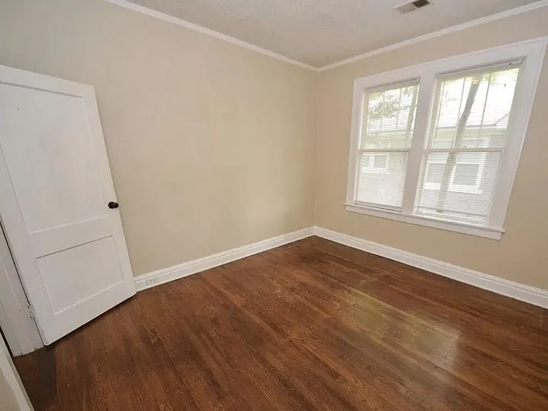 900 N Willett St — Photo 6