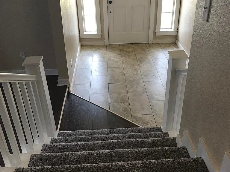 308 W Elm St — Photo 3