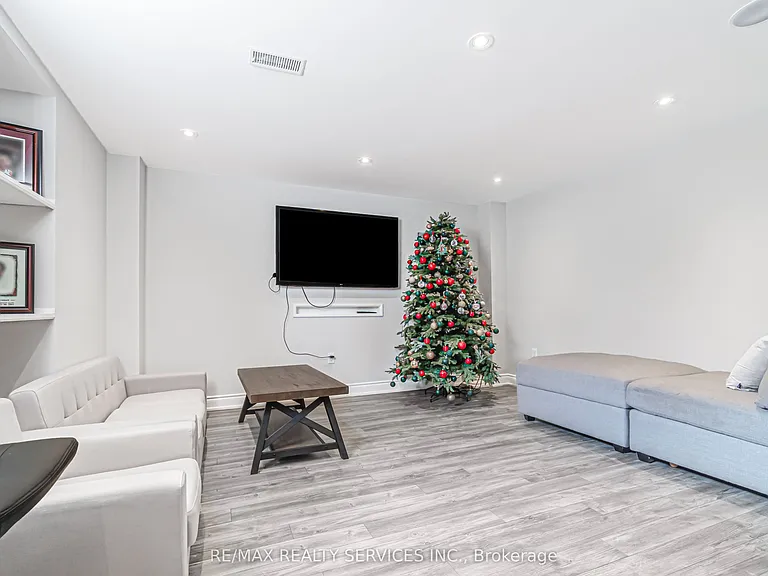 406 Cedar Hedge Rd — Photo 32