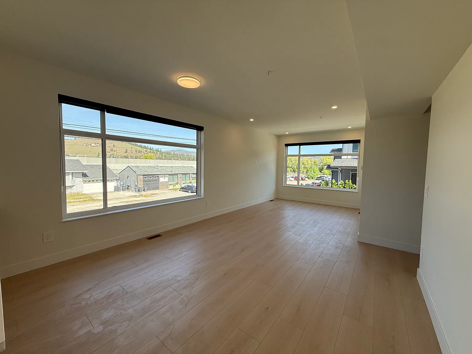 4 bed, $2,850 — Photo 2
