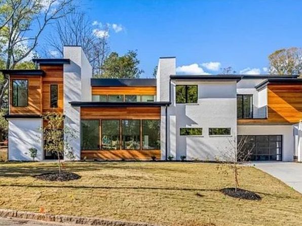 1192 Bernadette Ln NE