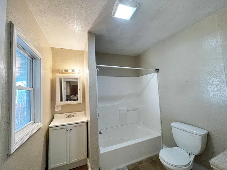 3840 Myrtle Ave — Photo 6