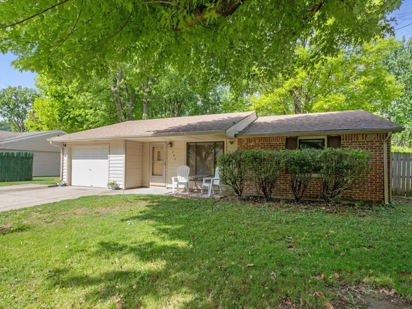 1262 Barefoot Trl, Greenwood, IN 46142