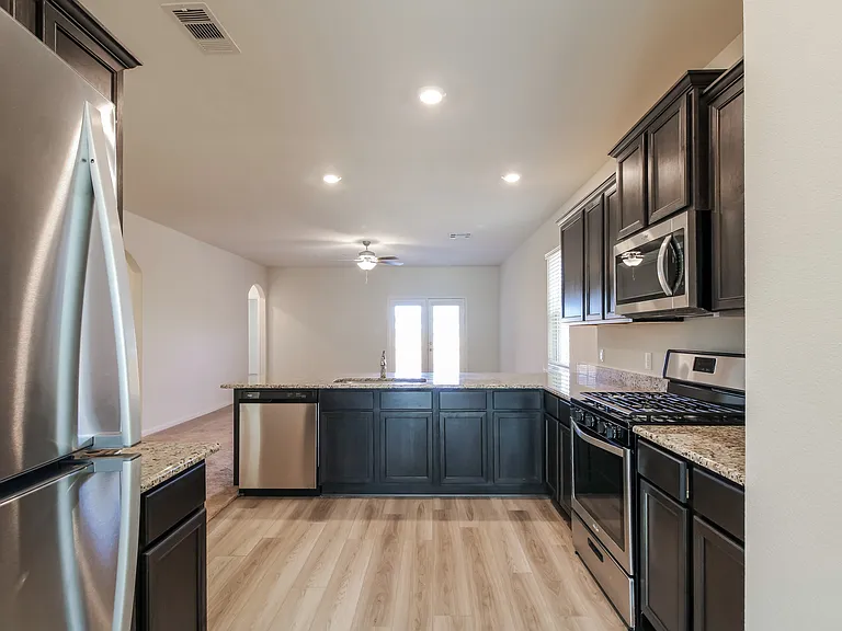 26836 Steinbeck Dr — Photo 4
