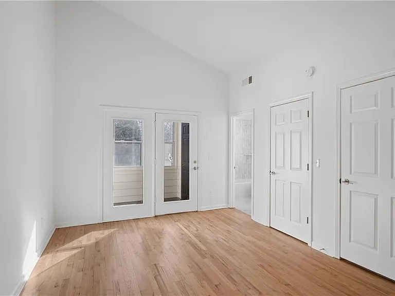 567 Winton Ter NE #E — Photo 9