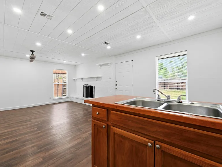 5104 Spruce Cv #A — Photo 10
