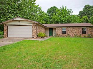 2164 E Magnolia Dr, Fayetteville, AR 72703